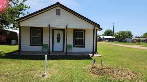 41 SW Sw Ave G Ave #41, Hamlin, TX 79520