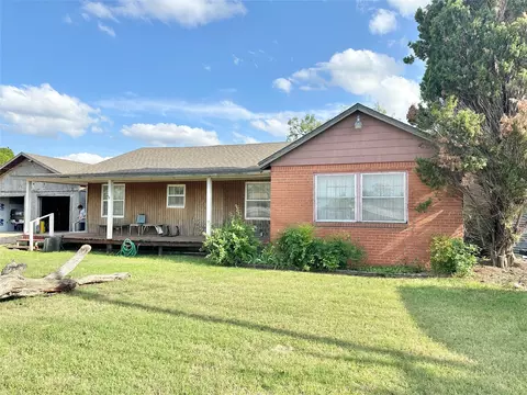 218 Nolan St, Tye, TX 79563