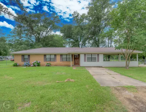 402 Evelyn St, Mooringsport, LA 71060
