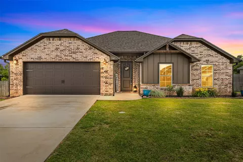 346 Smith Cir, Lindale, TX 75771