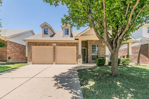 4621 Golden Yarrow Dr, Fort Worth, TX 76244
