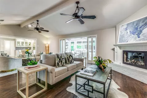 3823 Waldorf Cir, Dallas, TX 75229