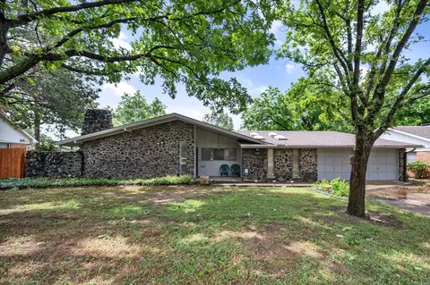 1204 Park Ln, Arlington, TX 76012