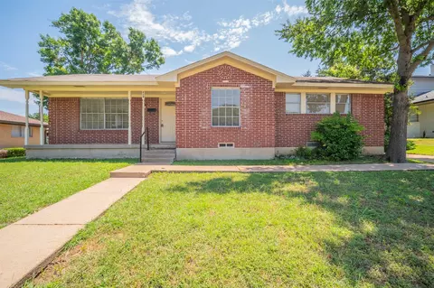 824 Ray Andra Dr, Desoto, TX 75115