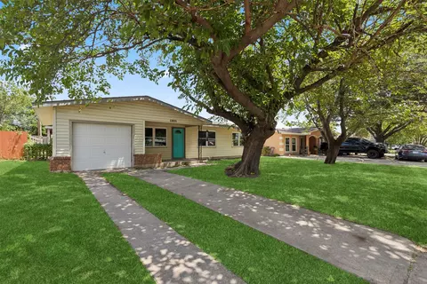 11821 Abston Ln, Dallas, TX 75218