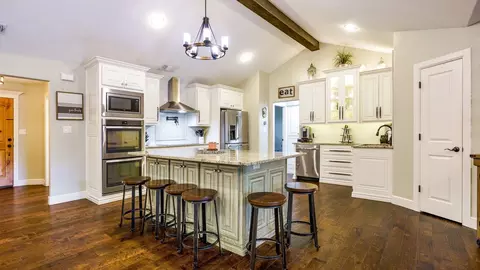 208 Carnoustie Dr, Roanoke, TX 76262