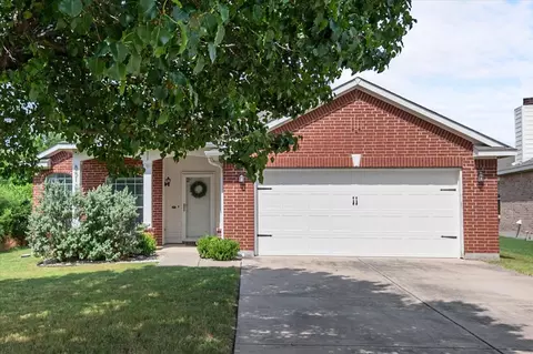 8512 Whispering Willow Ln, Fort Worth, TX 76134