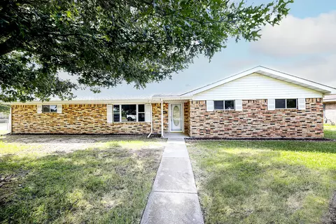 1513 Hulme St, Bowie, TX 76230