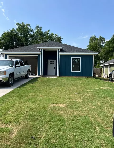 631 W Morgan St, Denison, TX 75020
