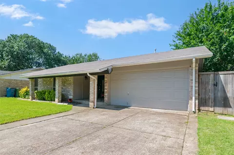 122 Centennial Dr, Lewisville, TX 75067