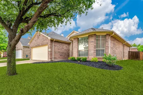 1640 Secretariat Ln, Irving, TX 75060