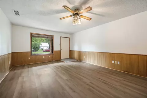 315 Meredith St, Eustace, TX 75124 photo 5