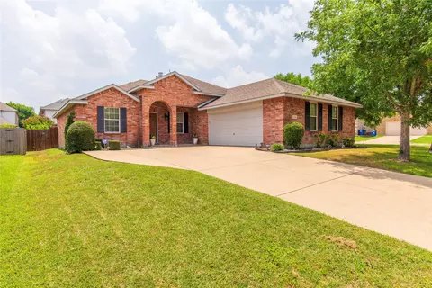 1114 Bradford Dr, Glenn Heights, TX 75154