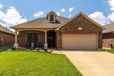 2237 Frosted Willow Ln, Fort Worth, TX 76177