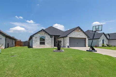 3319 Arrow Creek Dr, Granbury, TX 76049