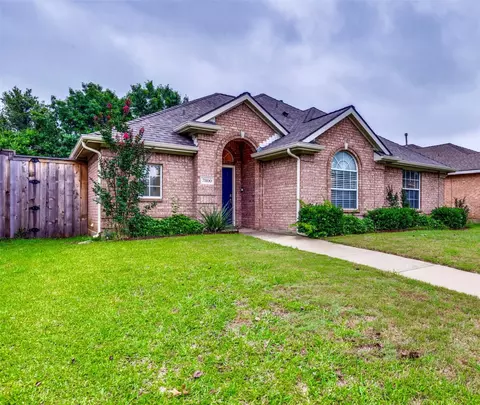 7800 Silver Sage Dr, Fort Worth, TX 76137