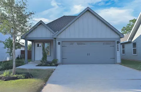 670 Capstone Cir, Granbury, TX 76048