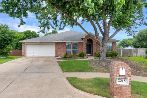 2315 Eden Green Dr, Arlington, TX 76001