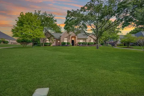 1829 Plum Creek Dr, Midlothian, TX 76065