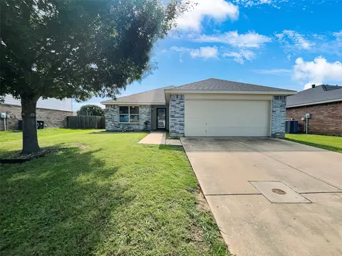 122 Thoroughbred Dr, Krum, TX 76249