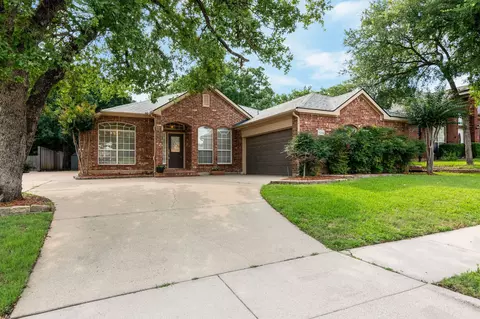 7009 Stephanie Ct, North Richland Hills, TX 76182
