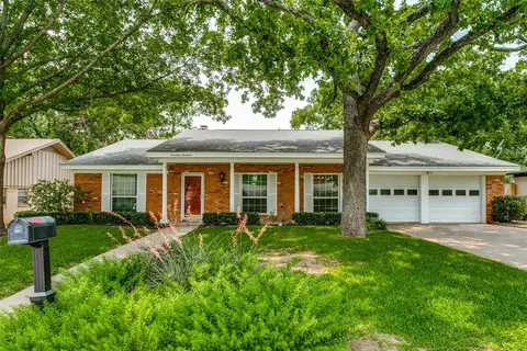 1717 Acorn Ln, Hurst, TX 76054