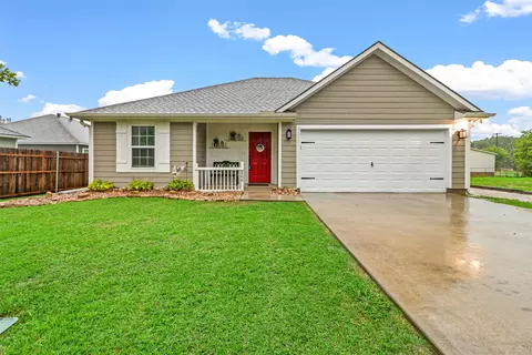 206 3rd St, Valley View, TX 76272