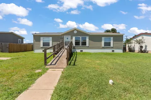 1404 Old Bridge Rd, Cleburne, TX 76033