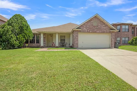 216 Menlo Park Dr, Arlington, TX 76002
