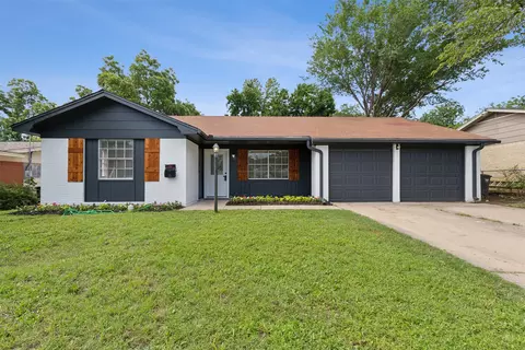 7420 Meadowcrest Dr, Fort Worth, TX 76112