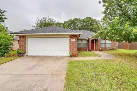 511 Lone Star St, Joshua, TX 76058
