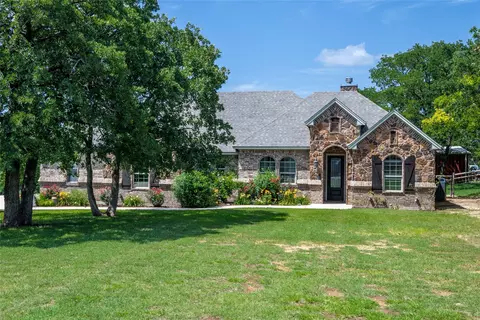 136 Cowan Xing, Alvord, TX 76225