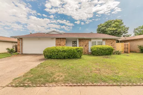 3828 Pinewood St, Bedford, TX 76021
