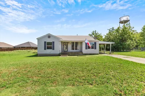 204 Caddo St, Nevada, TX 75173