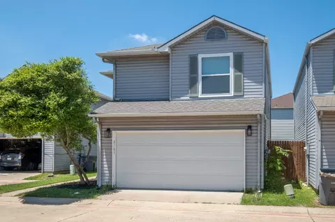 2103 Yucatan Plz, Dallas, TX 75211