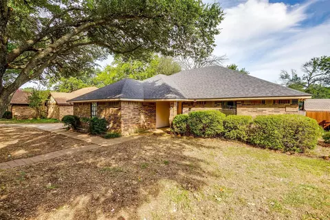 113 NE Timber Ridge Dr, Burleson, TX 76028