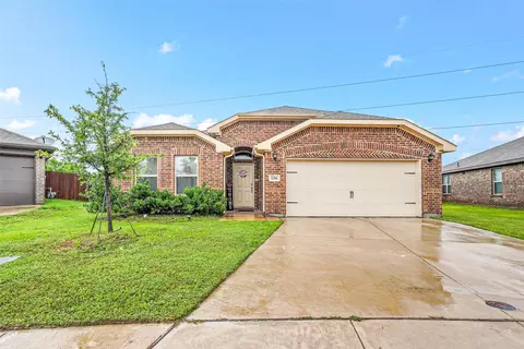 1306 Highpoint Cir, Grand Prairie, TX 75052