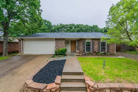 3804 Aspenwood Dr, Bedford, TX 76021