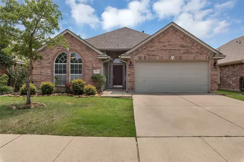 9004 Winding River Dr, Fort Worth, TX 76118