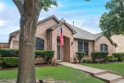5210 Griffins Pointe Dr, Rowlett, TX 75089