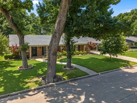 4109 Hartwood Dr, Fort Worth, TX 76109
