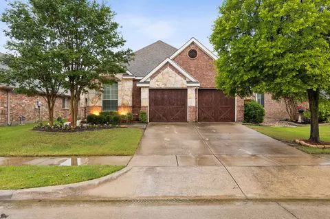 412 Fountainside Dr, Euless, TX 76039