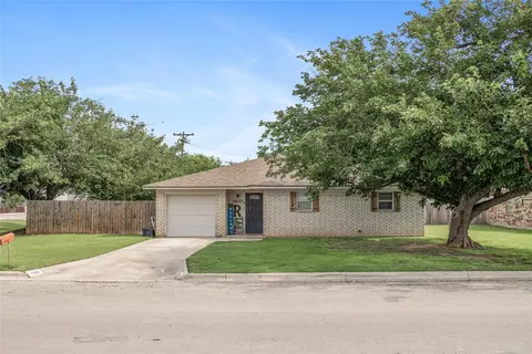 3800 Country Side Dr, Brownwood, TX 76801