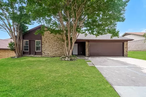 6524 N Park Dr, Watauga, TX 76148