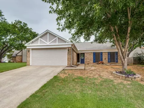 3918 Willow Run Dr, Flower Mound, TX 75028