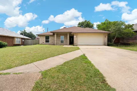 104 Briarglen Dr, Cedar Hill, TX 75104