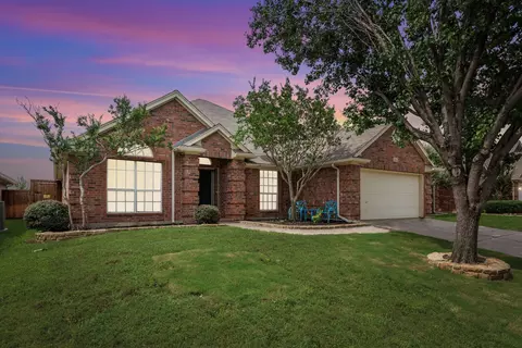 2812 Flint Rock Dr, Fort Worth, TX 76131
