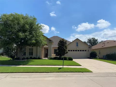 9028 Crestview Dr, Denton, TX 76207