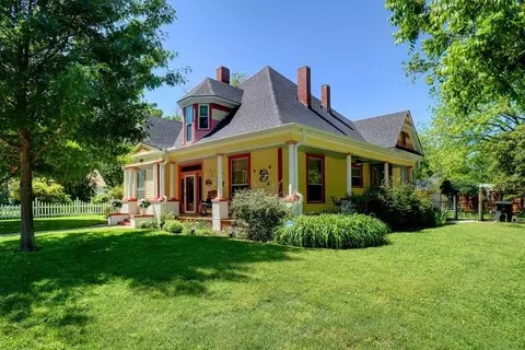 308 W Wilson St, Cleburne, TX 76033
