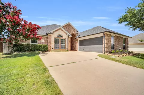 205 Lawson Farms Dr, Midlothian, TX 76065